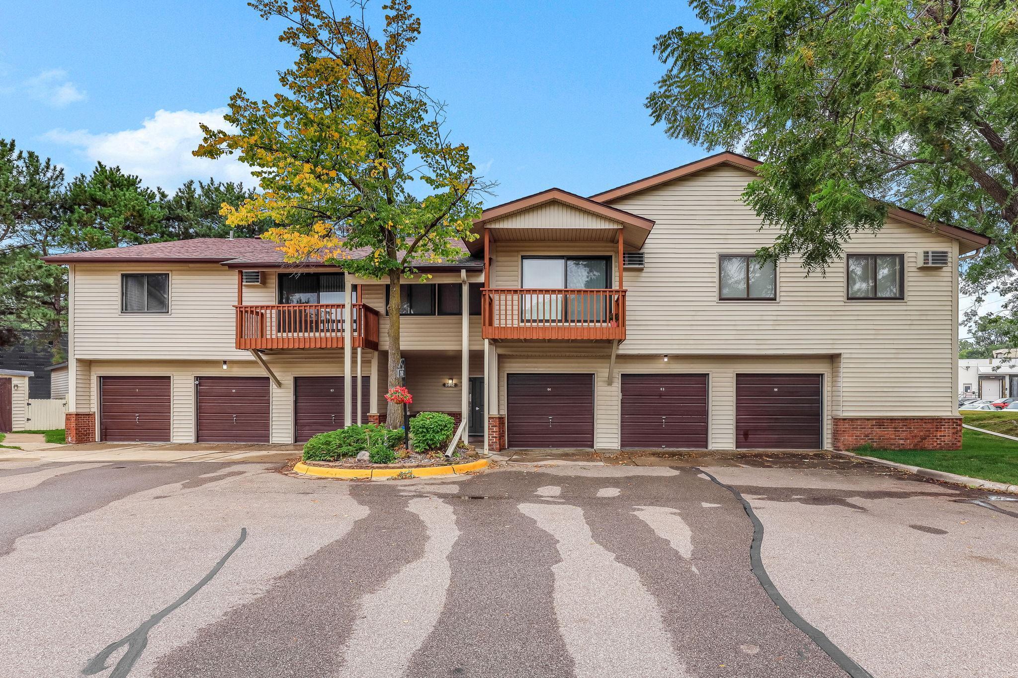 3912 Foss Rd #206, Saint Anthony, MN 55421
