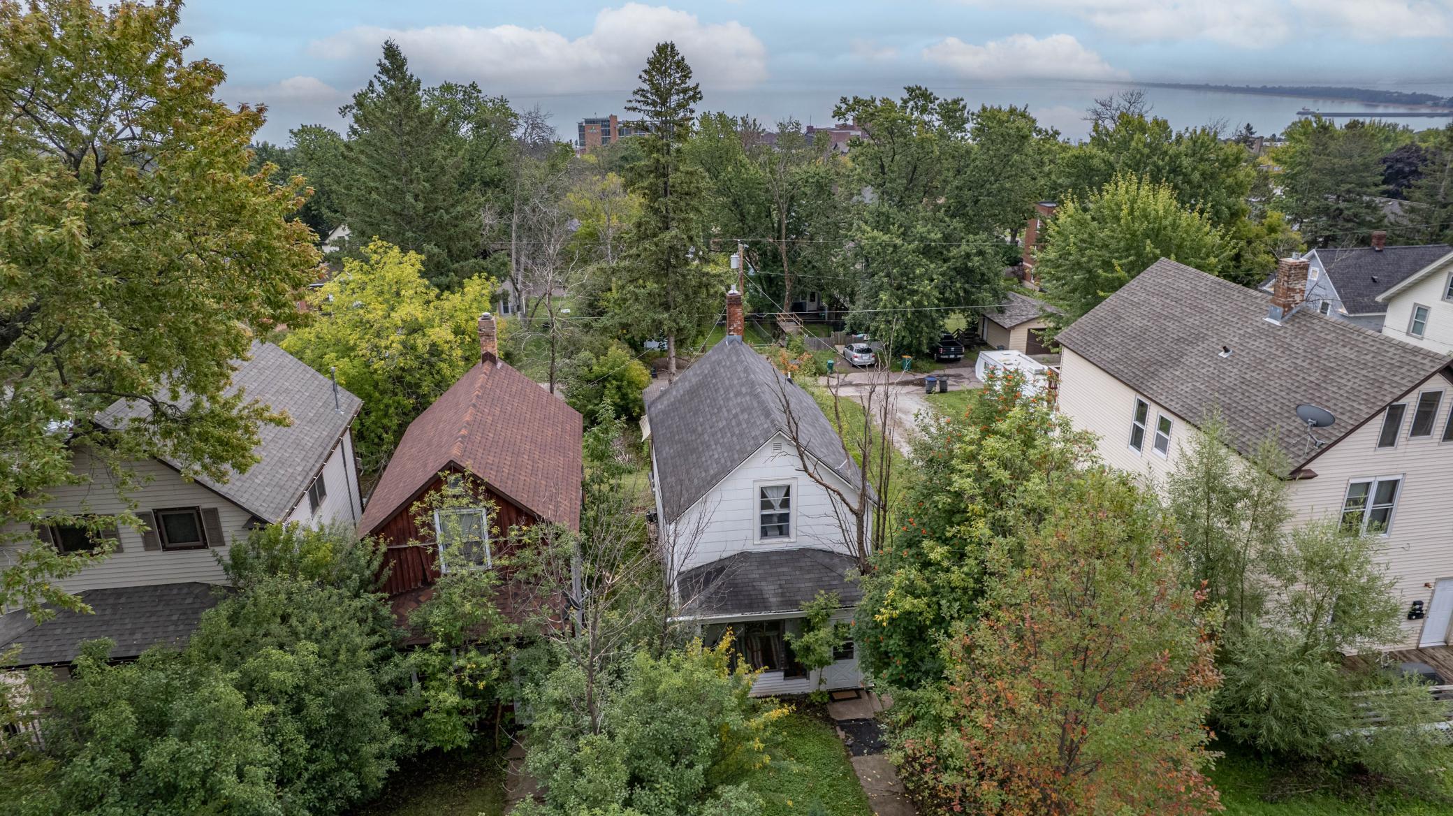 1016 E 7th St, Duluth, MN 55805