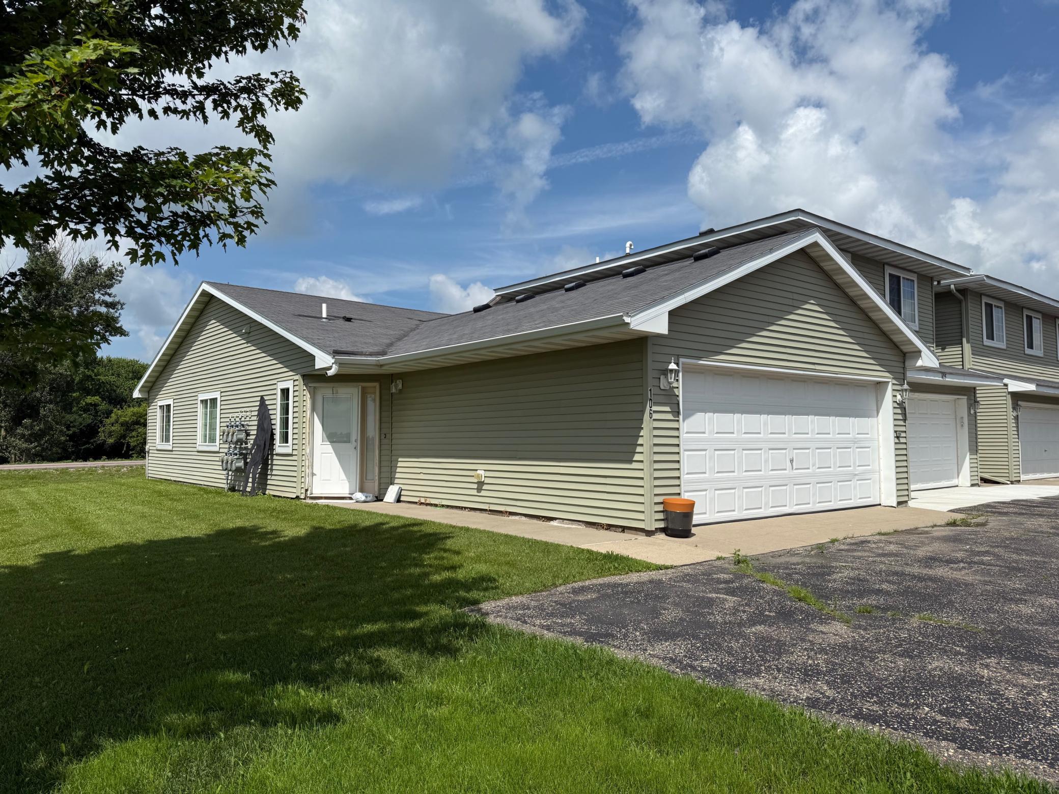 106 Glenshire Blvd S, Watkins, MN 55389