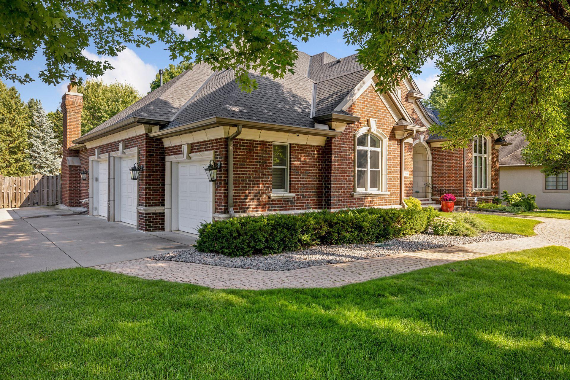 1936 Glenhill Rd, Mendota Heights, MN 55118