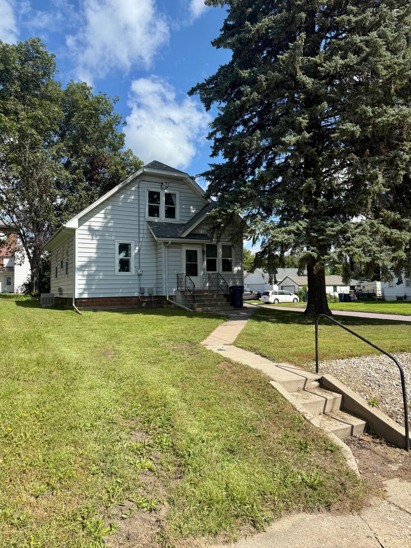 53 E 11th St, Gibbon, MN 55335