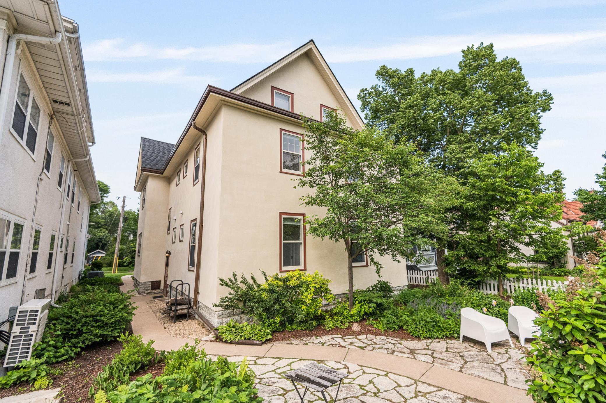 1621 W 25th St, Minneapolis, MN 55405