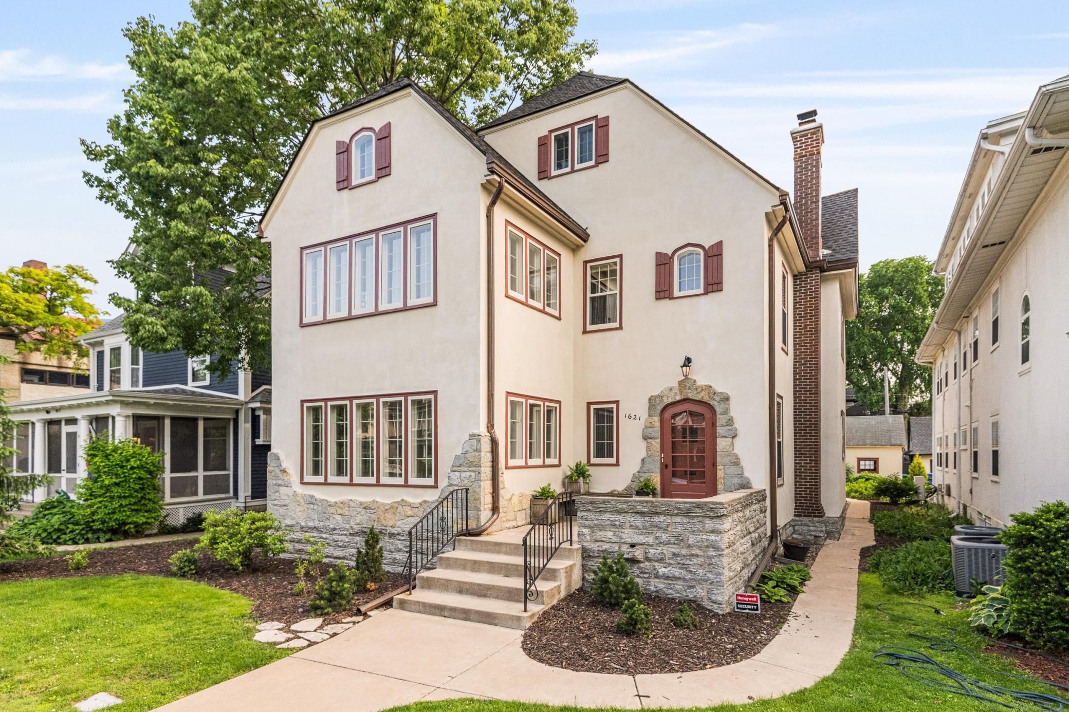 1621 W 25th St, Minneapolis, MN 55405