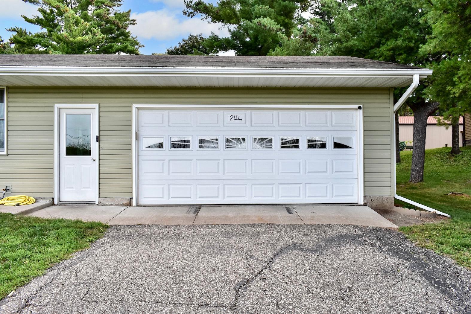 1244 Fountain St, Fountain City, WI 54629