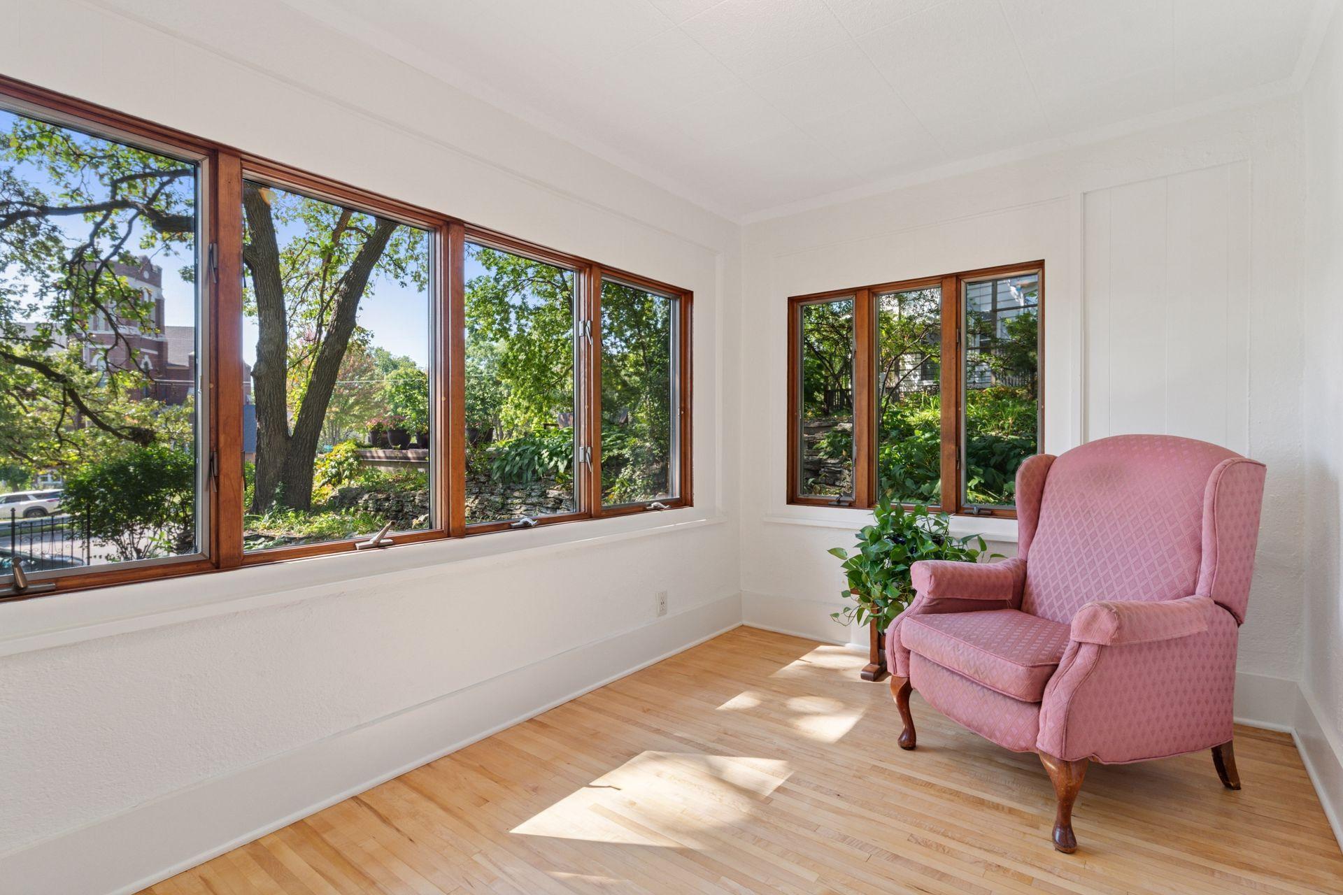2203 Como Ave, Saint Paul, MN 55108