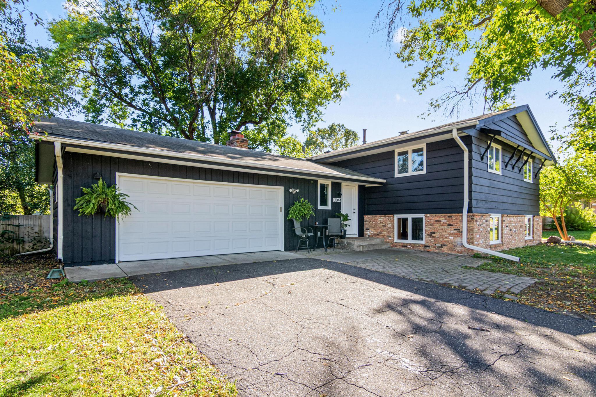 2044 Patricia St, Mendota Heights, MN 55120