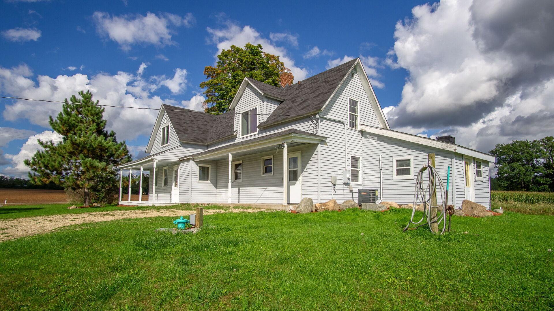 230 1st Ave E, Clear Lake, WI 54005