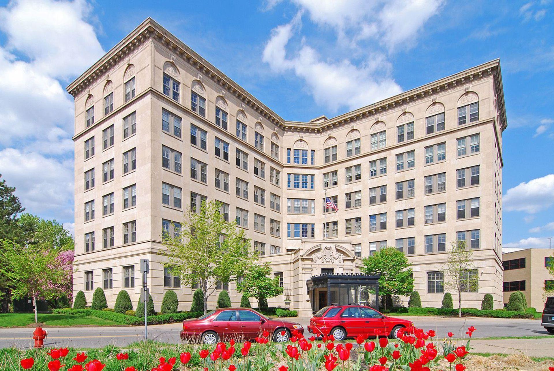 510 Groveland Ave #204, Minneapolis, MN 55403