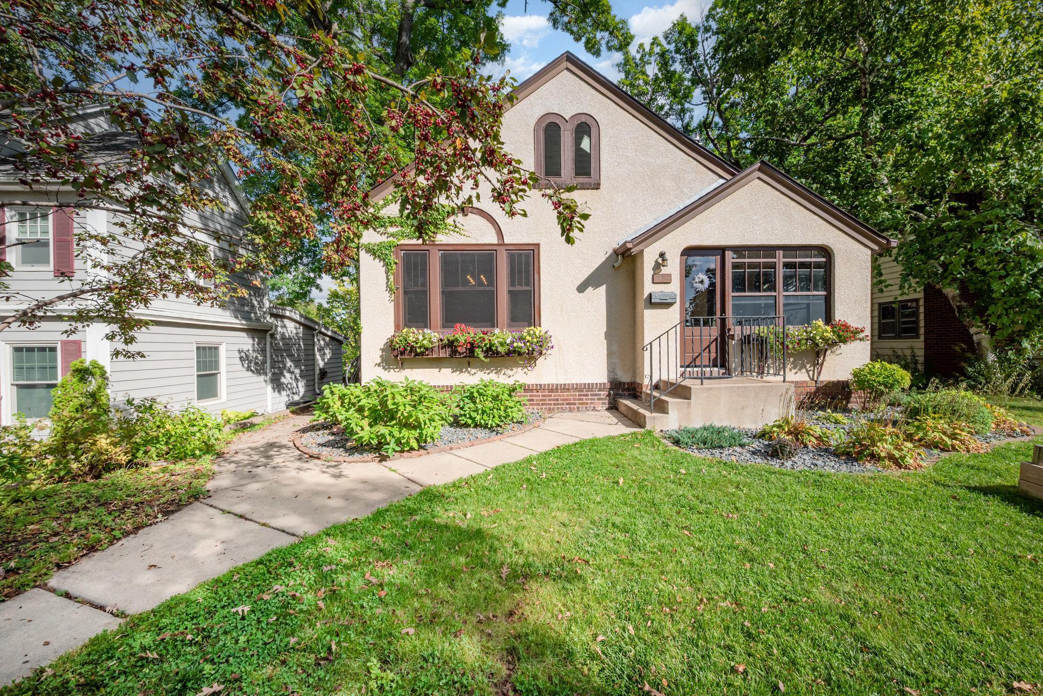 1484 Branston St, Saint Paul, MN 55108