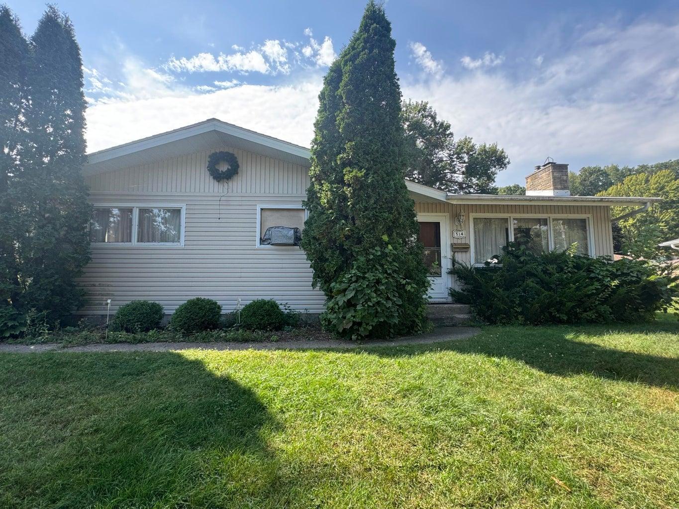 514 S Hill St, La Crescent, MN 55947