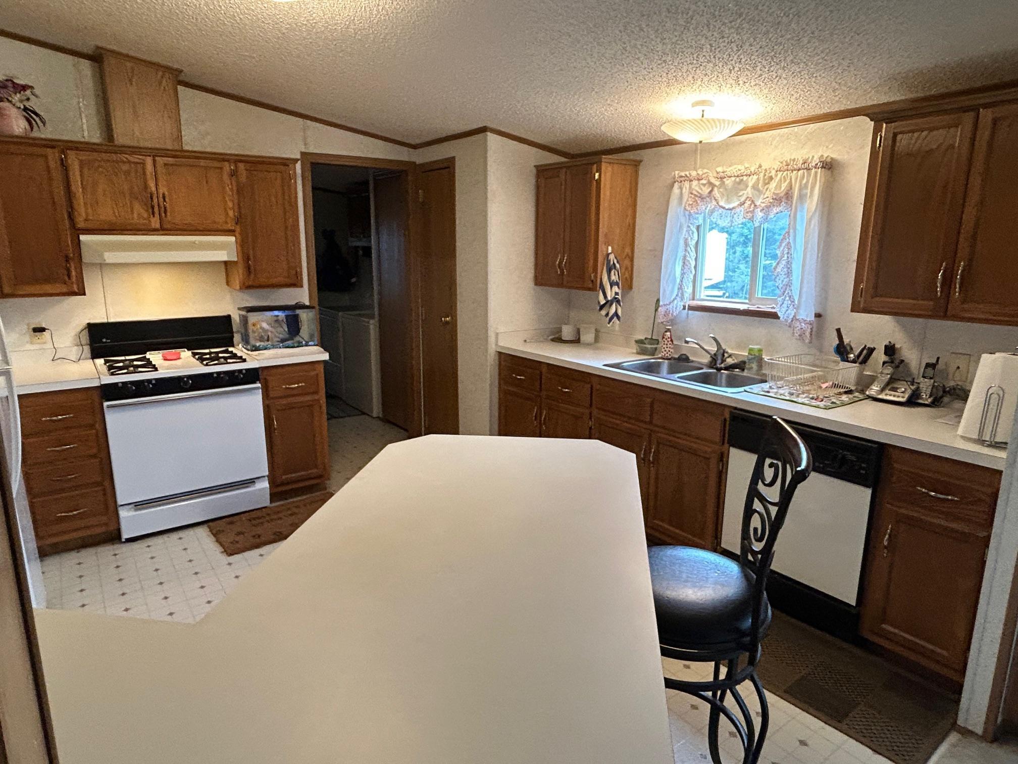 360 Columbus Ave, Cohasset, MN 55721