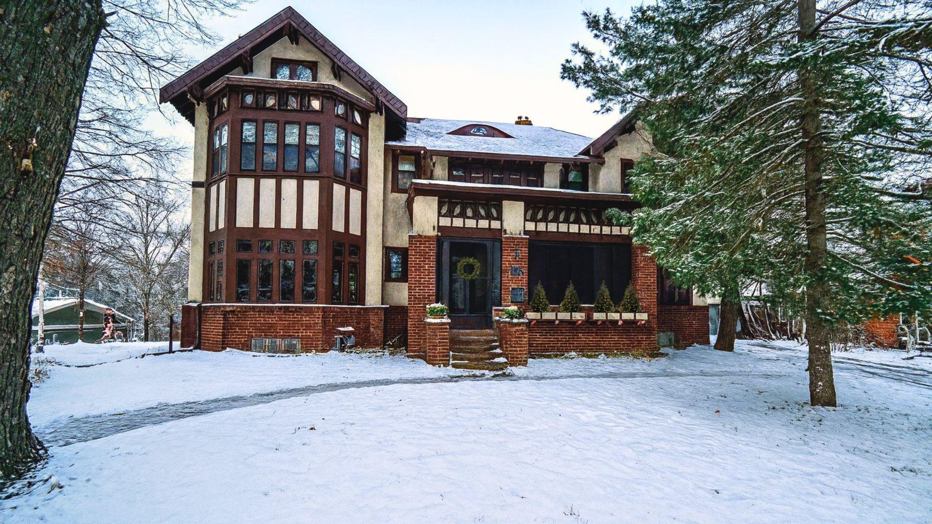 329 Park Cir, Menomonie, WI 54751