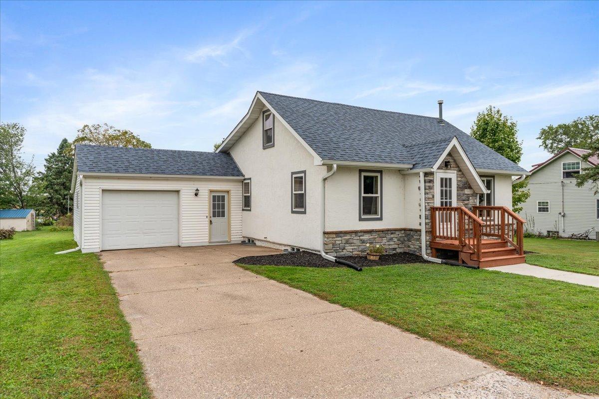 305 Prentice St S, Clayton, WI 54004