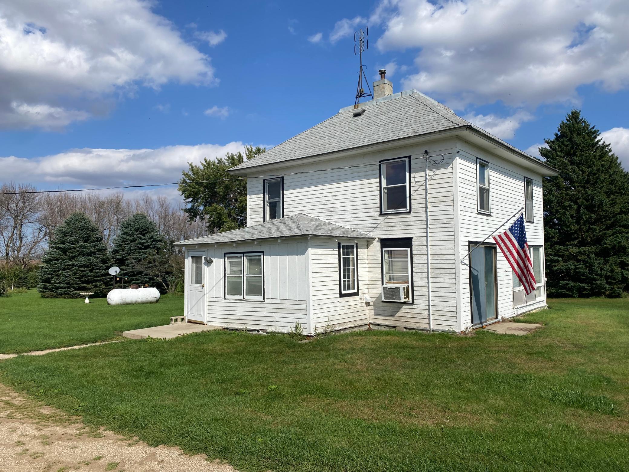 21491 Sundberg Ave, Brewster, MN 56119