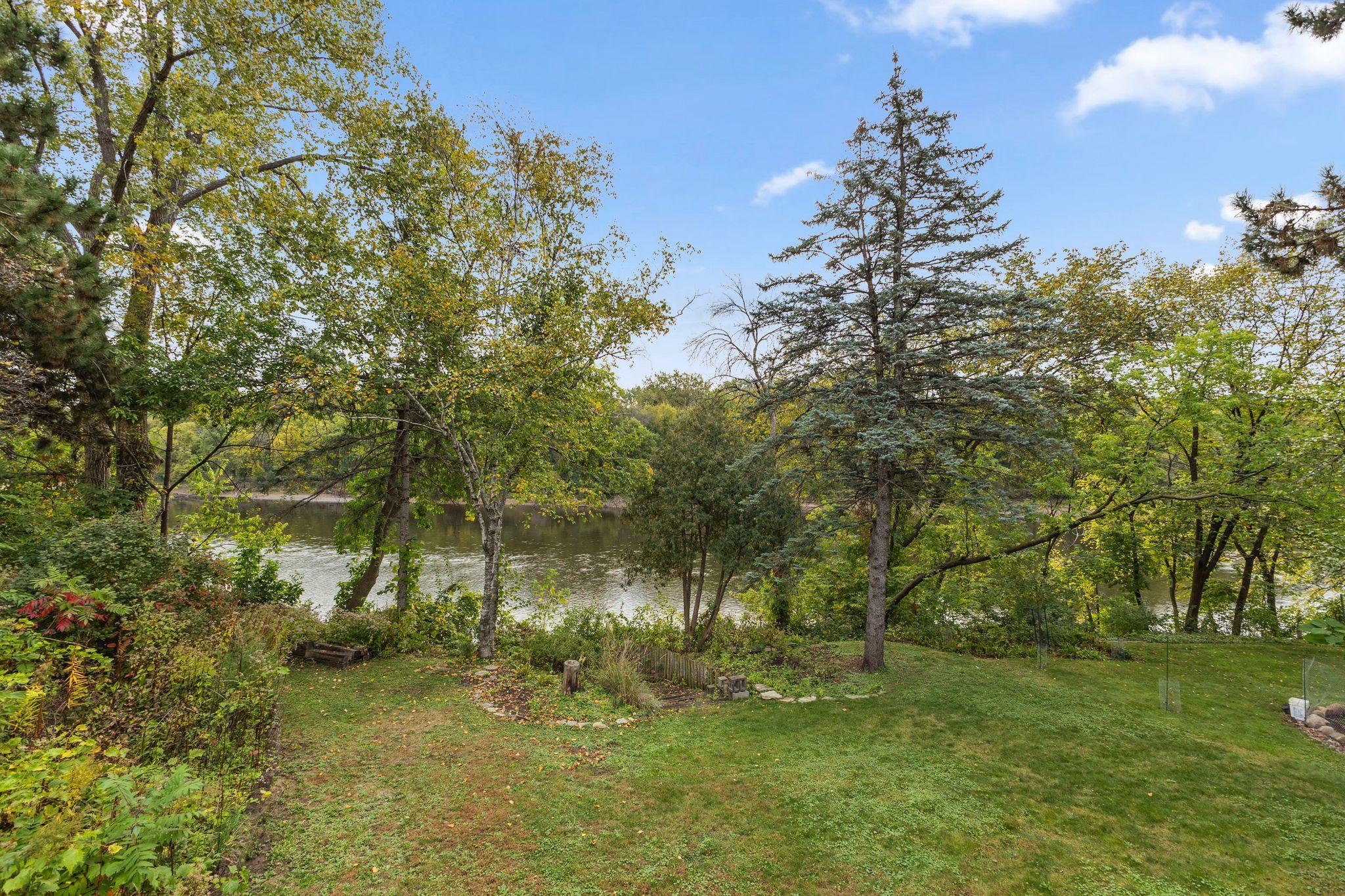 6918 Willow Ln, Brooklyn Center, MN 55430