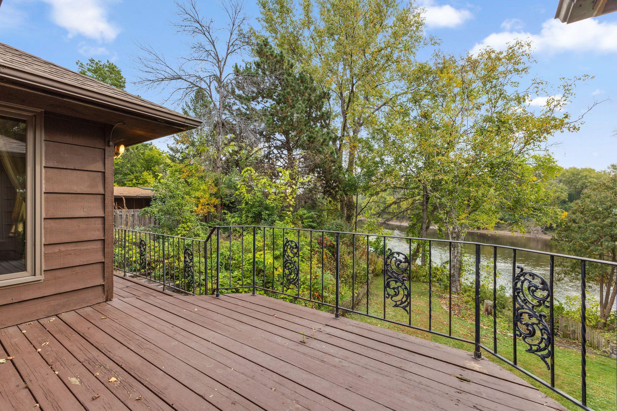 6918 Willow Ln, Brooklyn Center, MN 55430