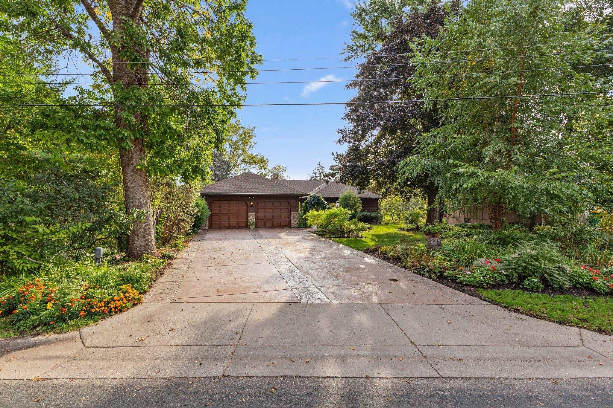 6918 Willow Ln, Brooklyn Center, MN 55430