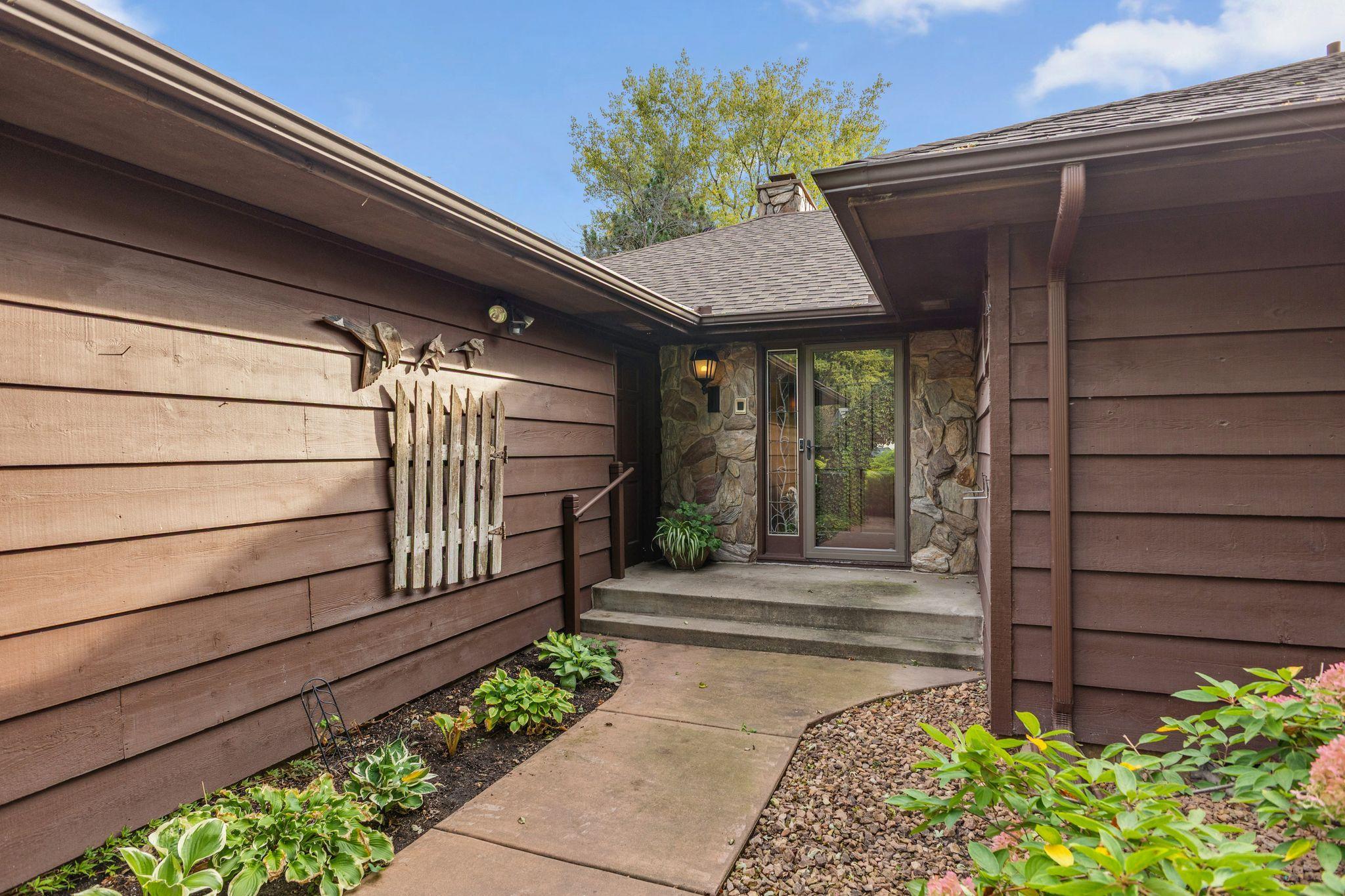 6918 Willow Ln, Brooklyn Center, MN 55430