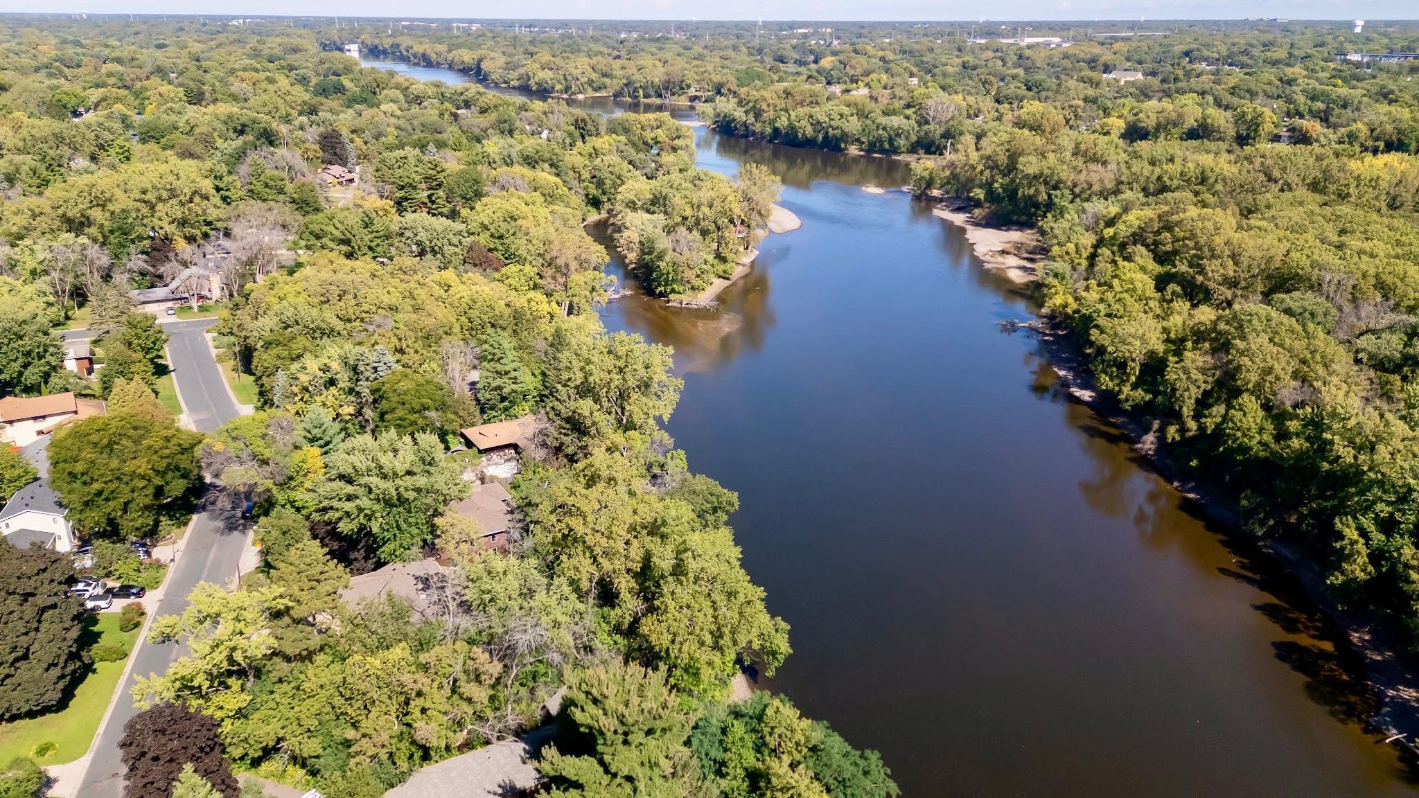 6918 Willow Ln, Brooklyn Center, MN 55430