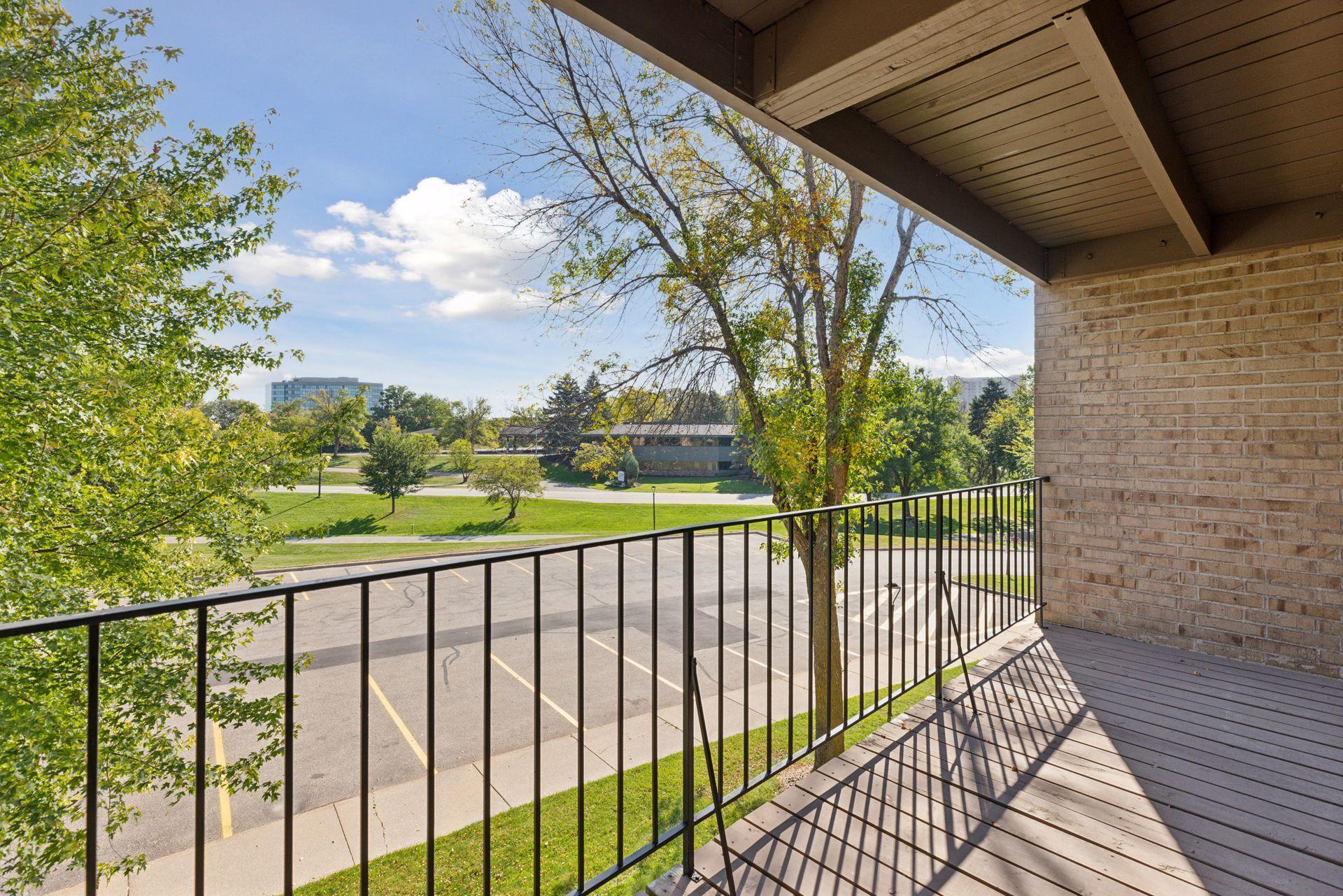 5697 Green Circle Dr #219, Minnetonka, MN 55343