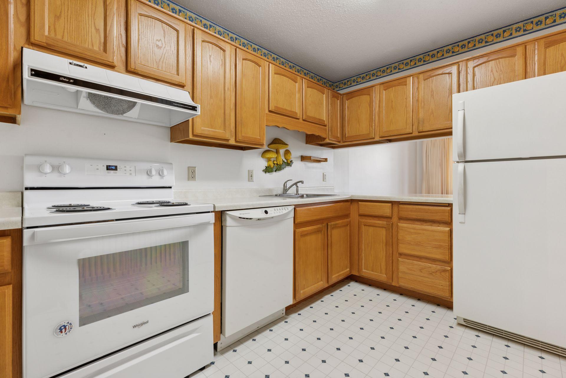 5697 Green Circle Dr #219, Minnetonka, MN 55343