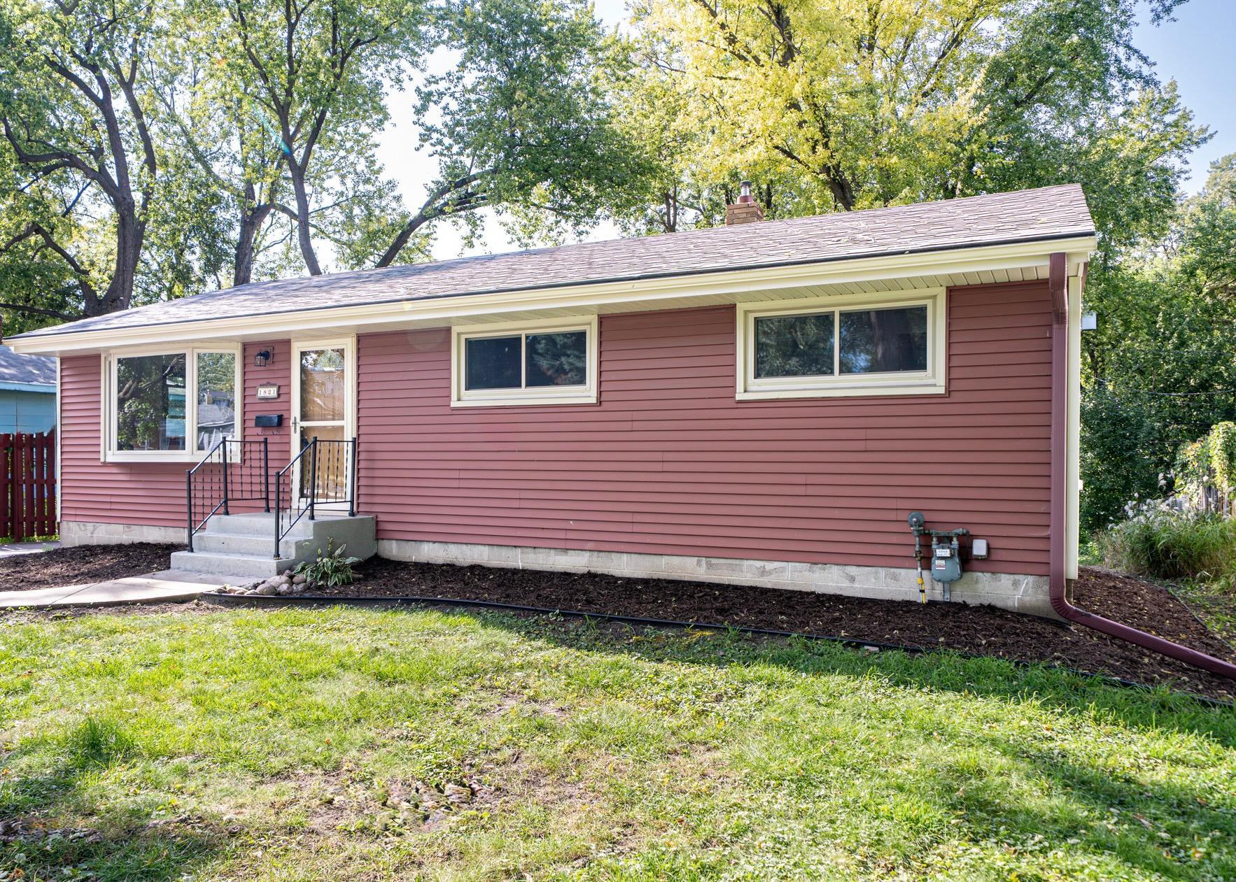 1821 Malvern St, Lauderdale, MN 55113