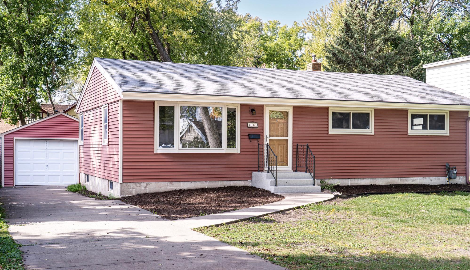 1821 Malvern St, Lauderdale, MN 55113