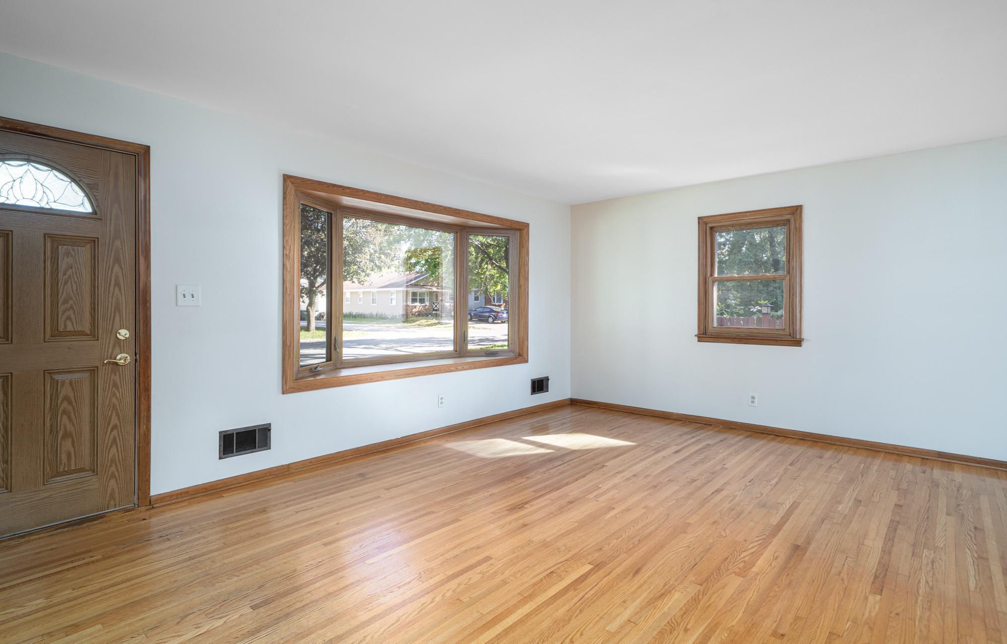 1821 Malvern St, Lauderdale, MN 55113