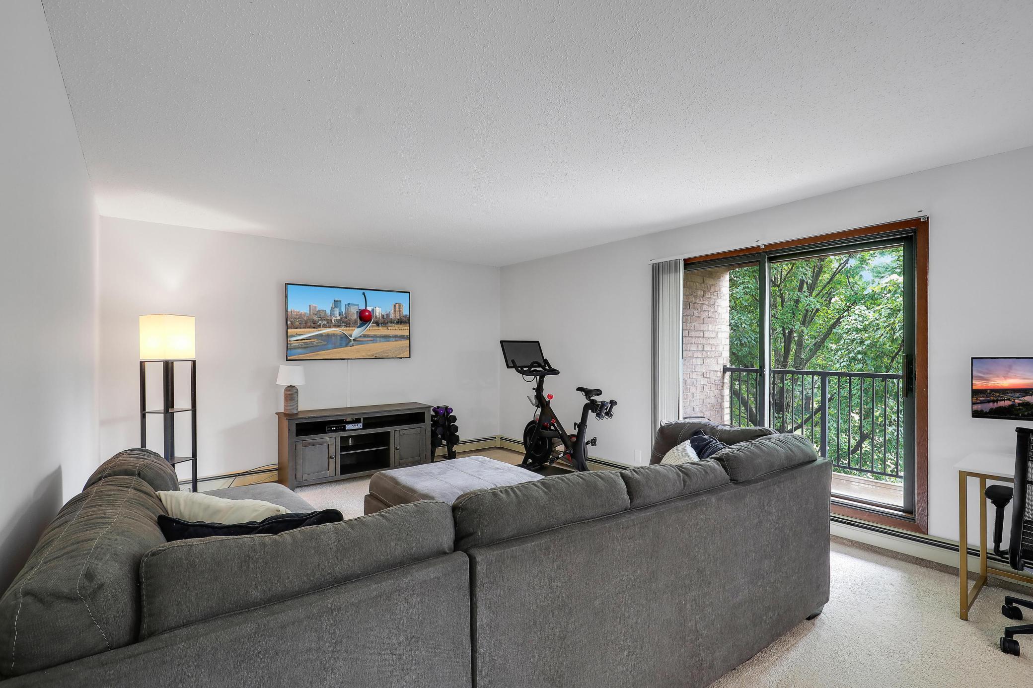 5607 Green Circle Dr #210, Minnetonka, MN 55343