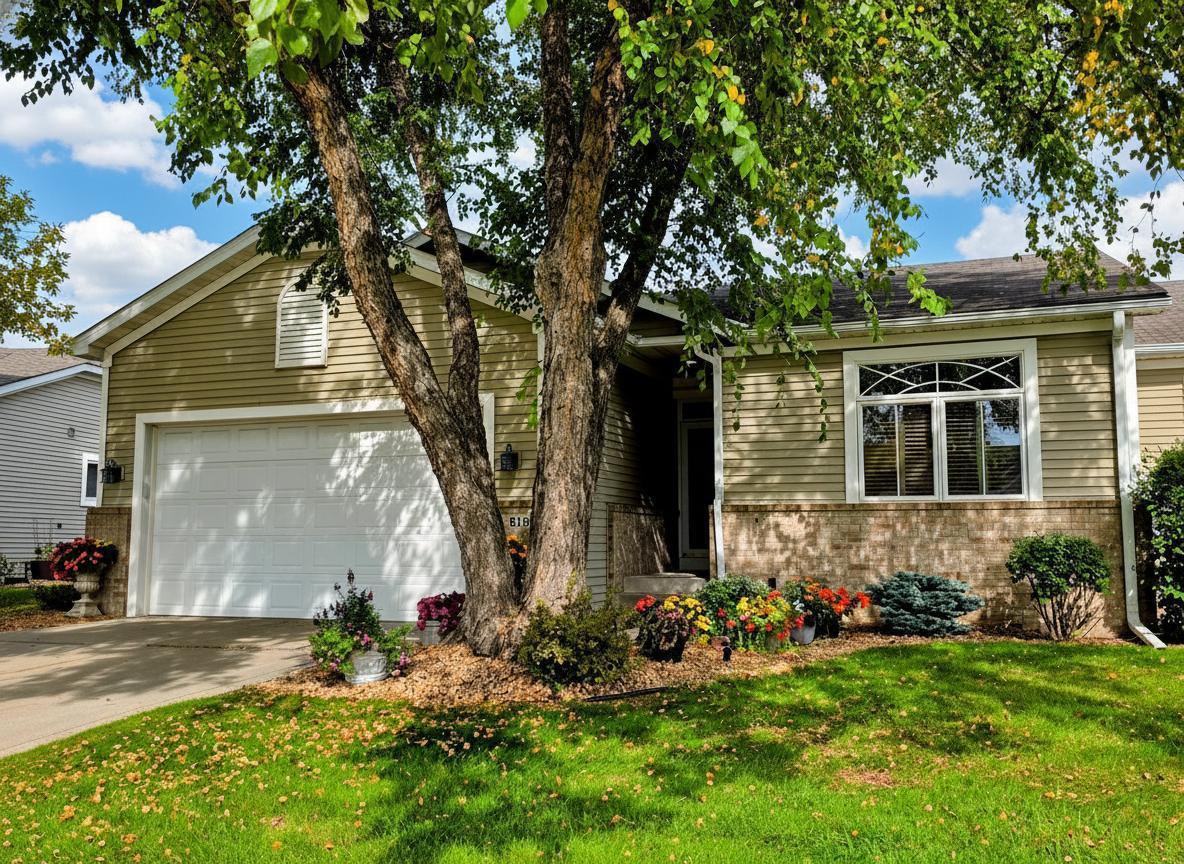 819 Monet Ct, Mendota Heights, MN 55120