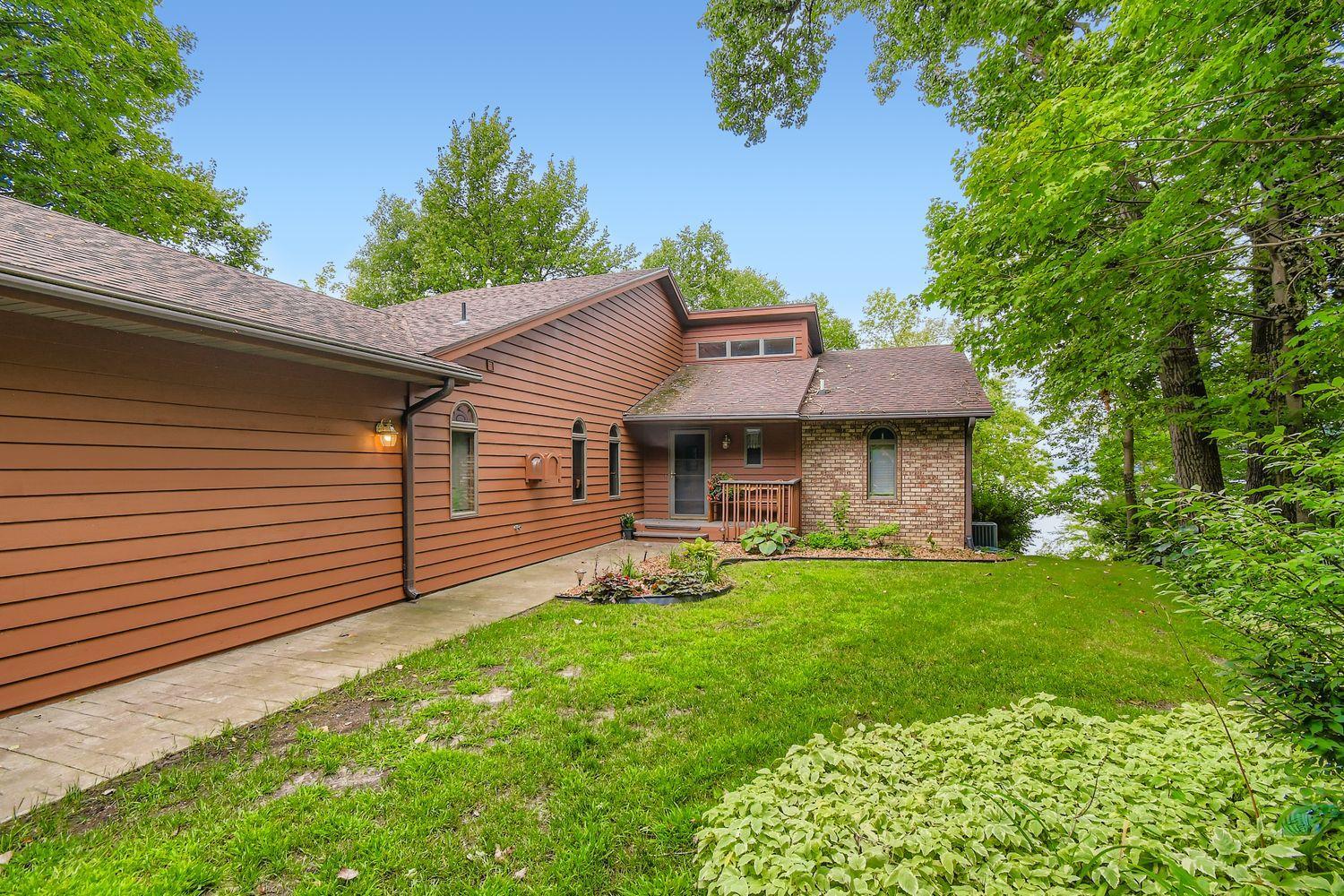 27800 Kent Ct, Chisago City, MN 55013
