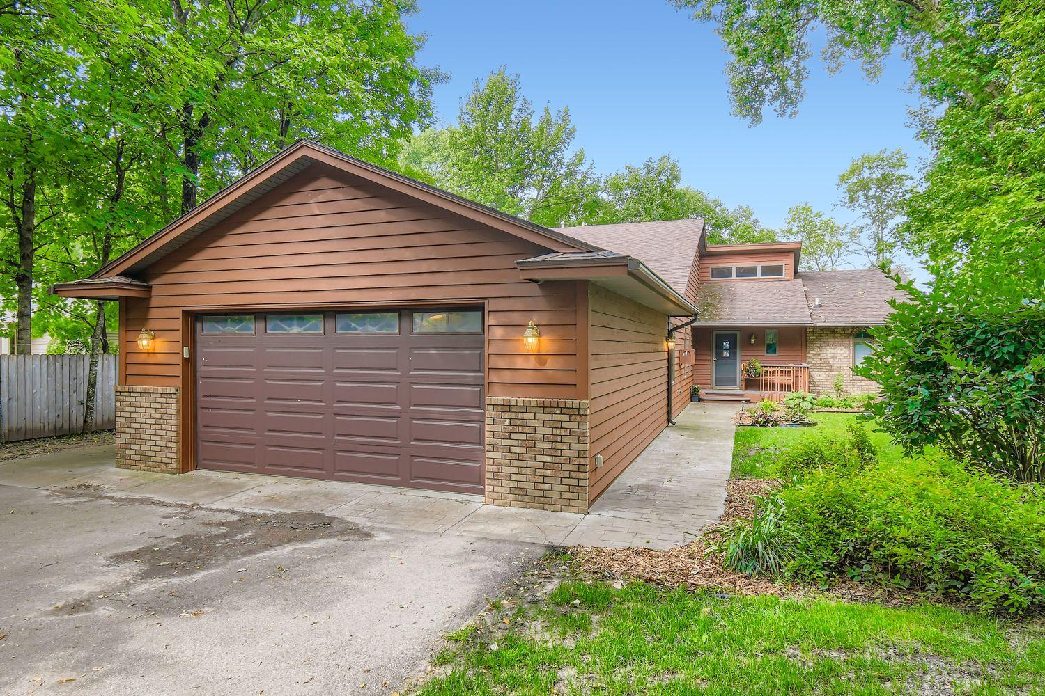 27800 Kent Ct, Chisago City, MN 55013
