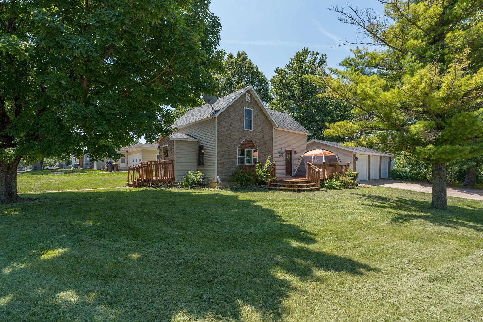 415 8th St N, Mountain Lake, MN 56159