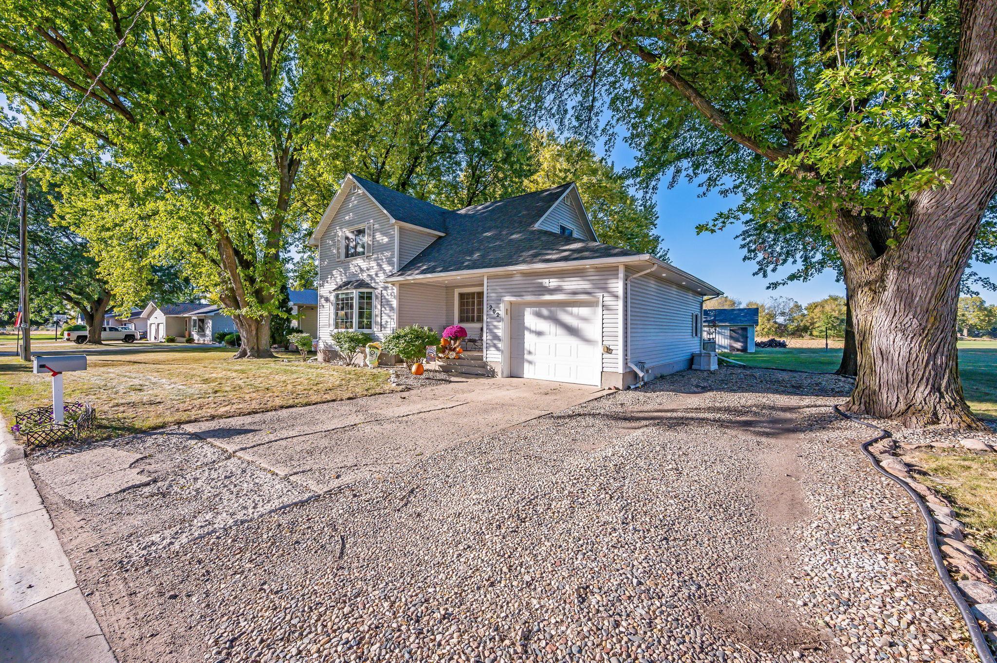 202 Van Amber St W, Welcome, MN 56181