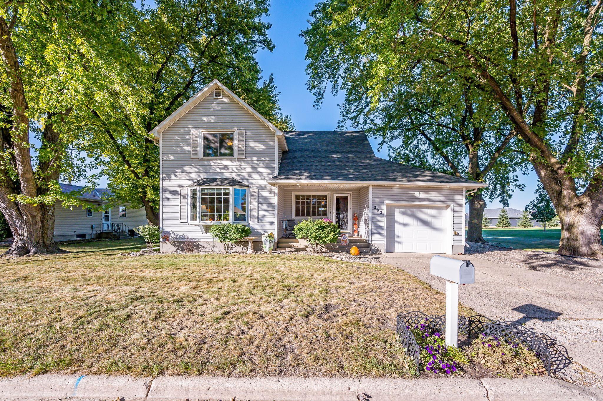 202 Van Amber St W, Welcome, MN 56181