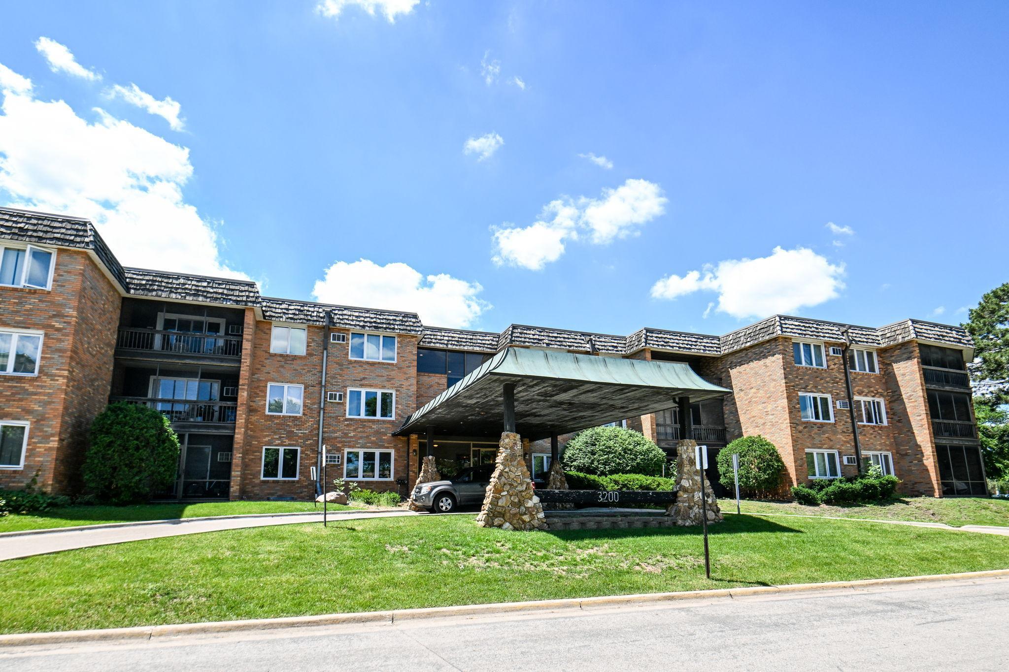 3200 Virginia Ave S #304, Saint Louis Park, MN 55426