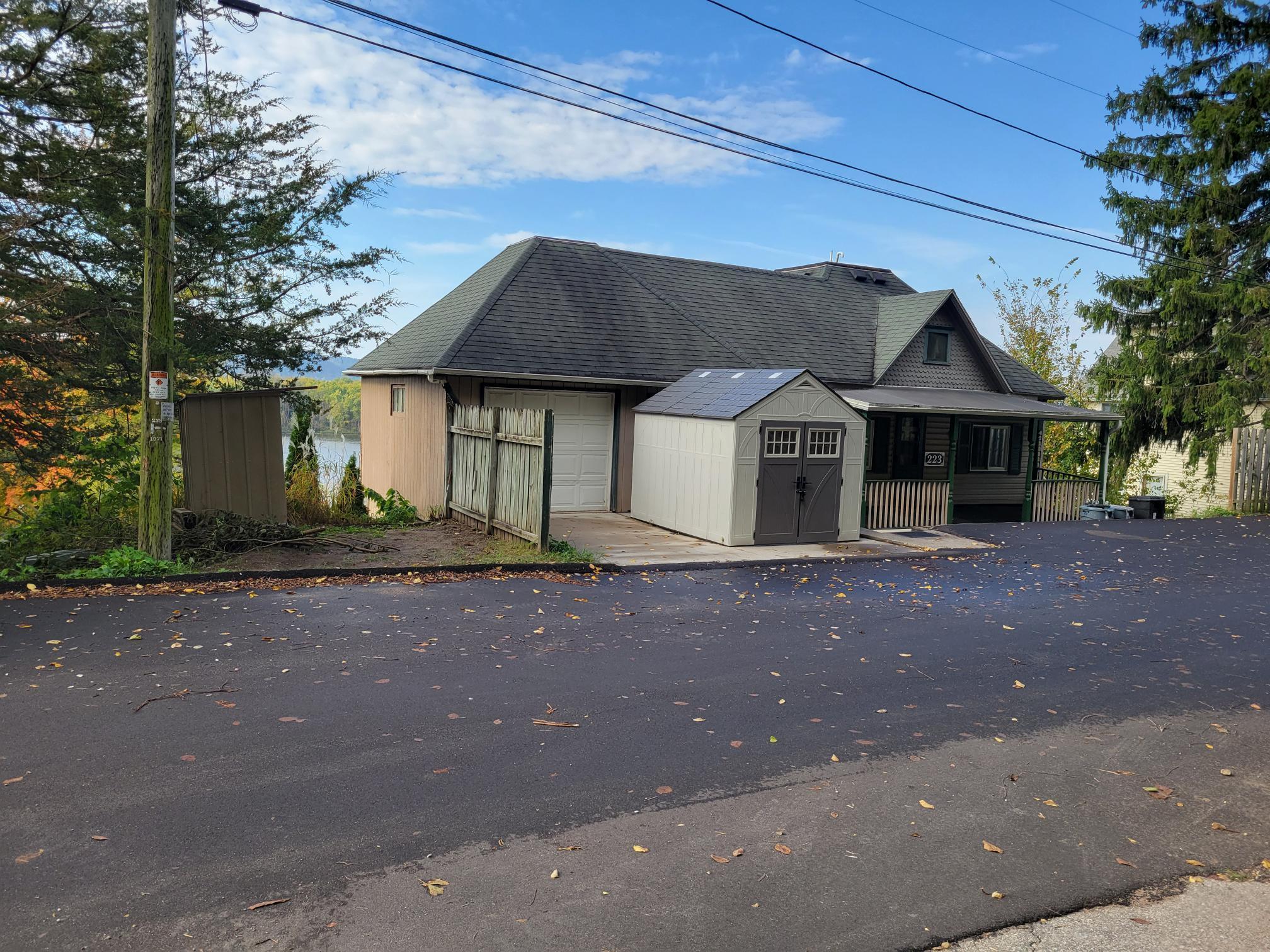 223 S Hill St, Fountain City, WI 54629