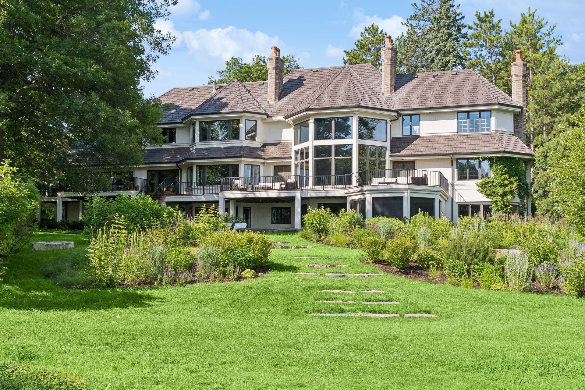 2505 Cedar Point Dr, Wayzata, MN 55391