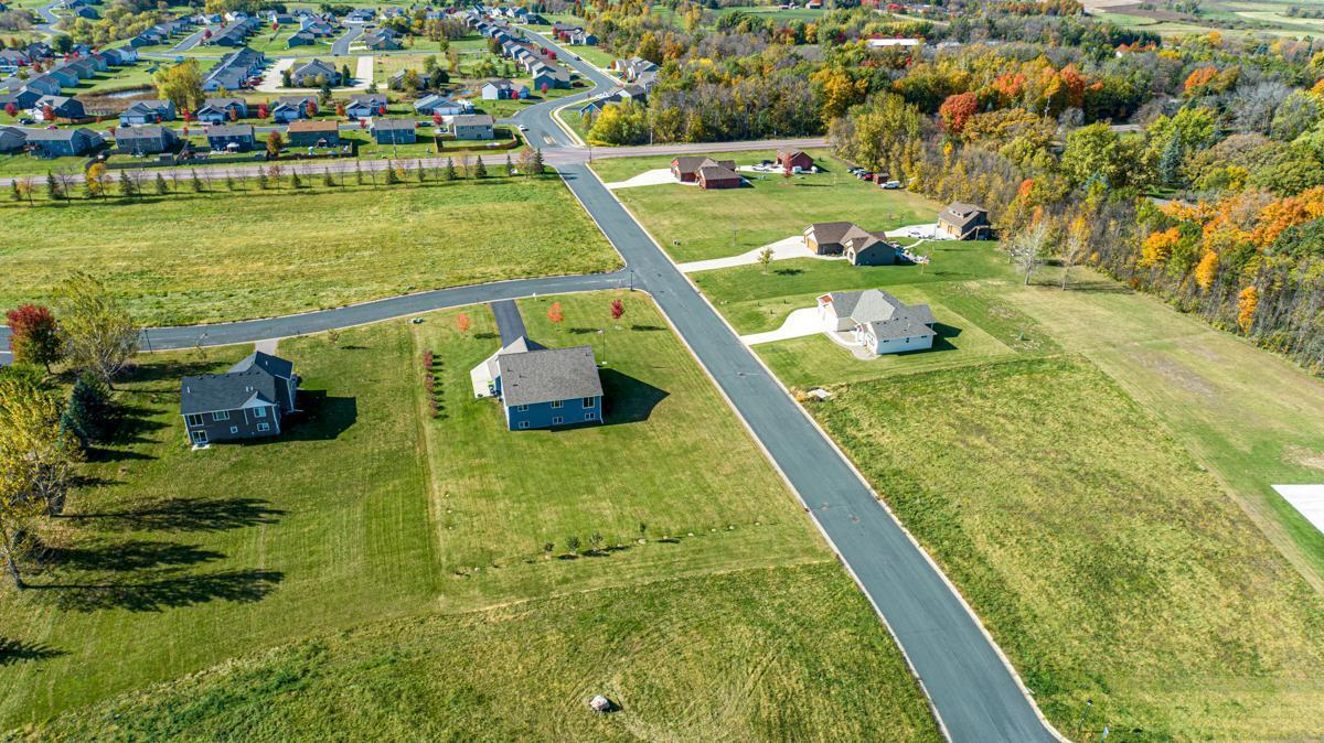 920 Amelia Ct NE, Montgomery, MN 56069