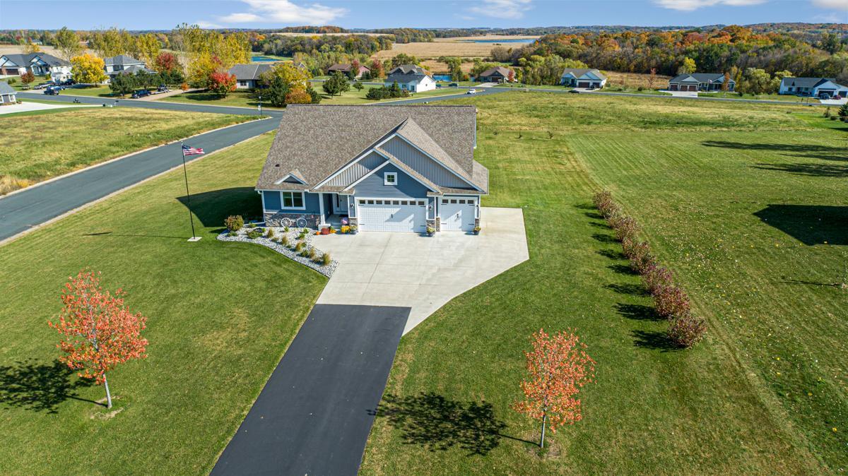 920 Amelia Ct NE, Montgomery, MN 56069