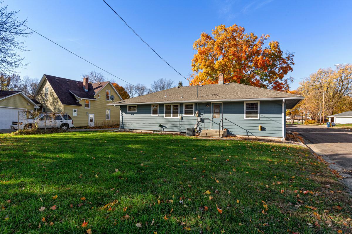 1043 Chase Ave, Gibbon, MN 55335