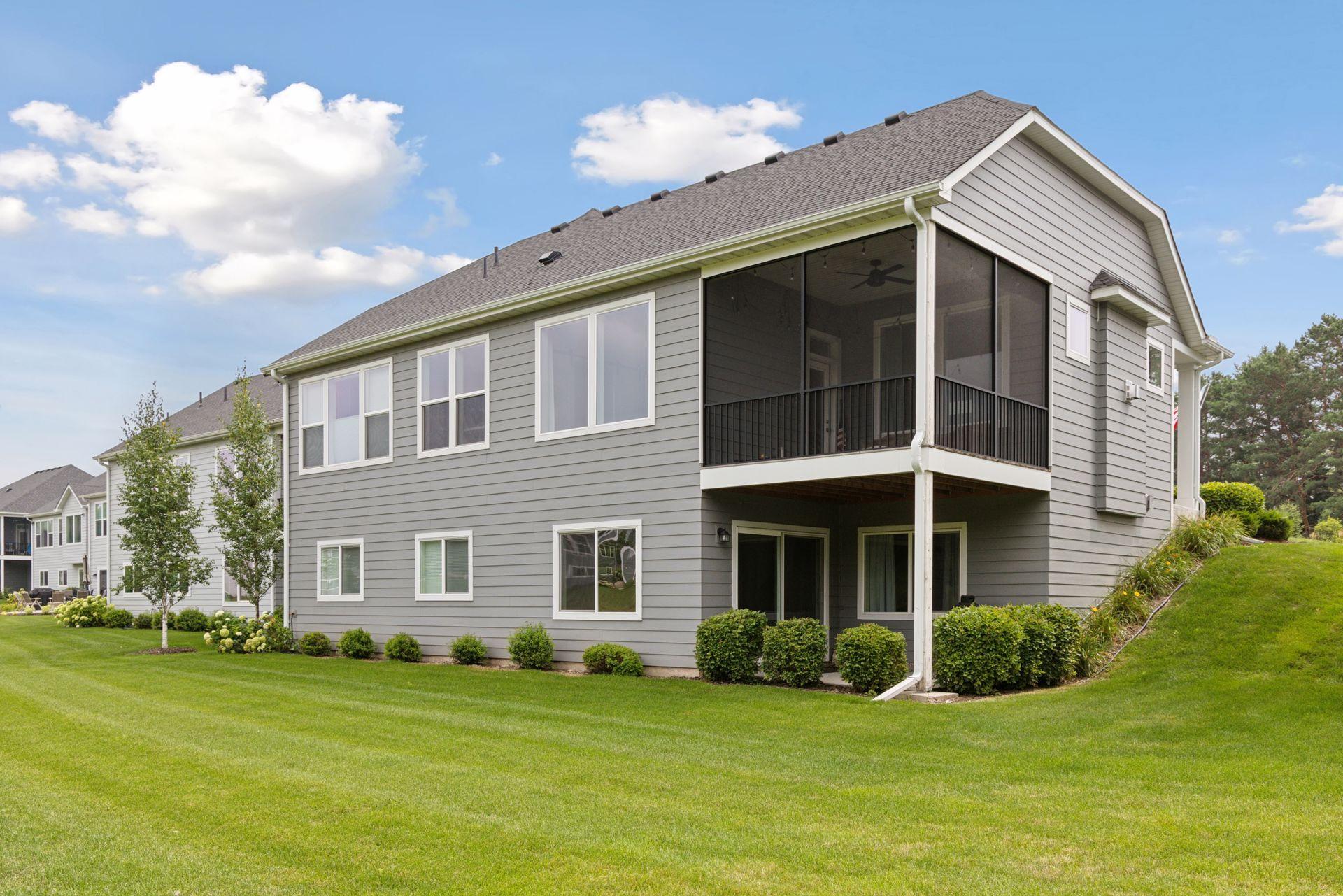 25 Summit Farm Ln, Gem Lake, MN 55110