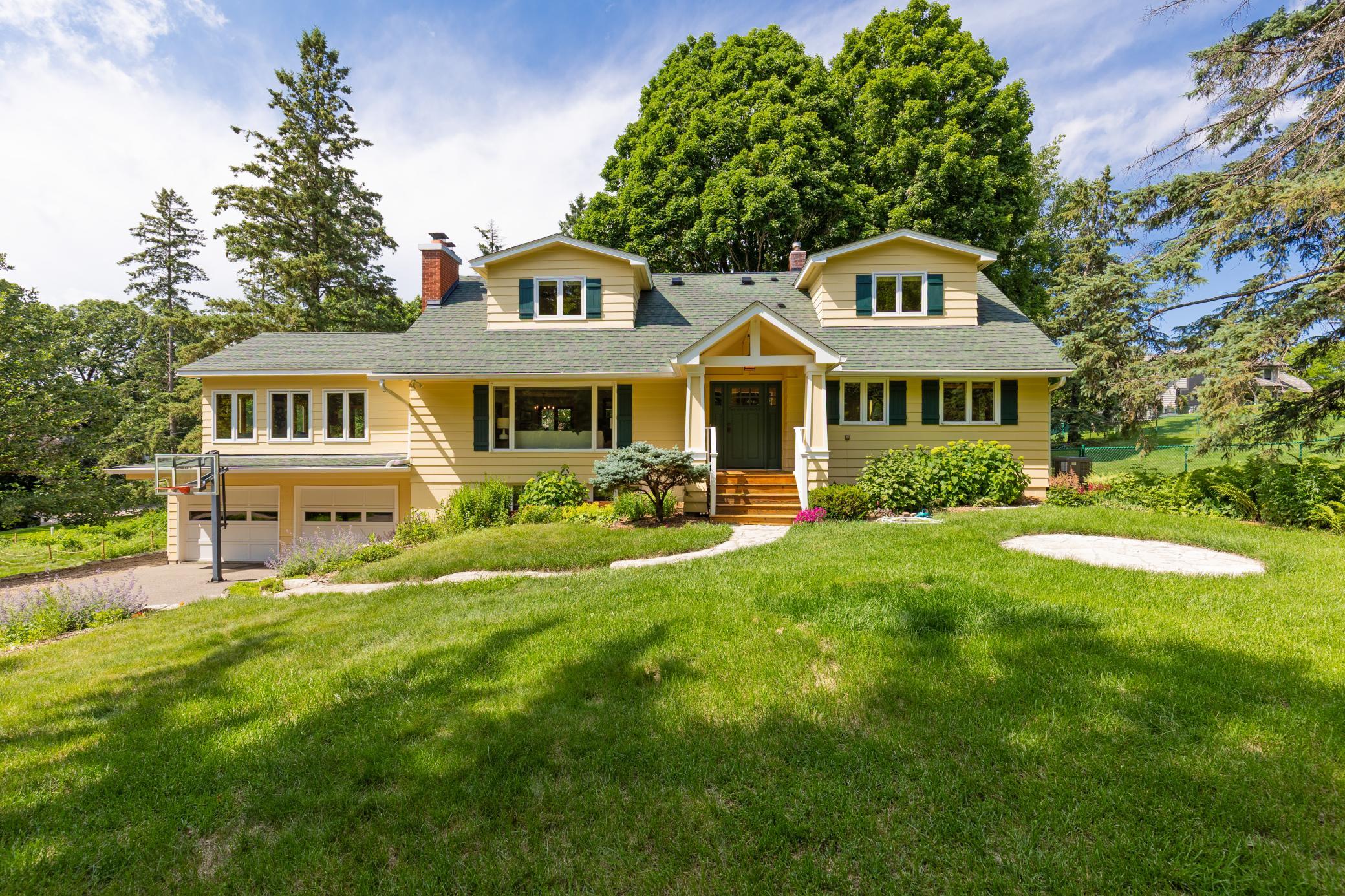 2275 Linner Rd, Wayzata, MN 55391
