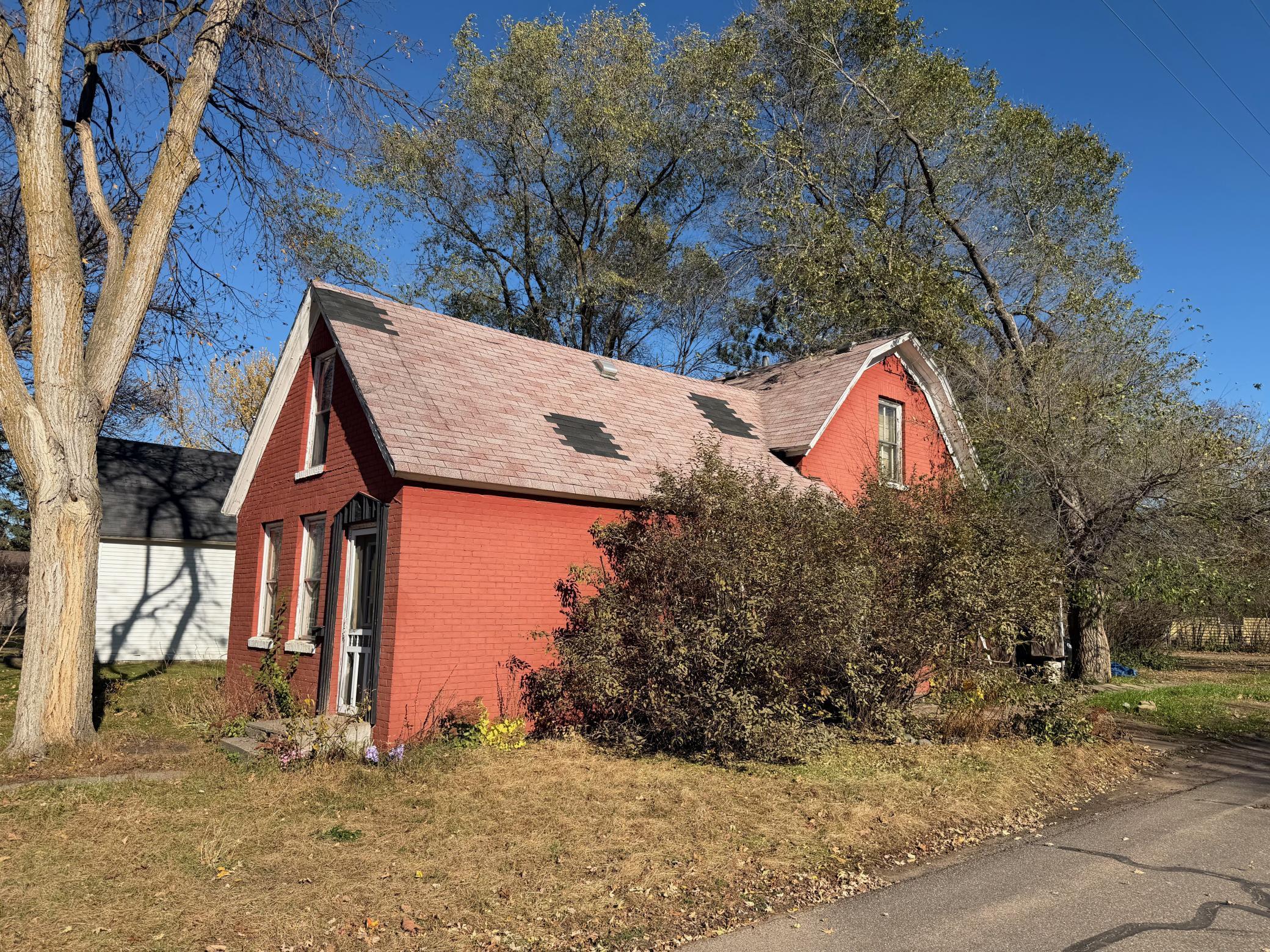 317 5th St SW, Little Falls, MN 56345