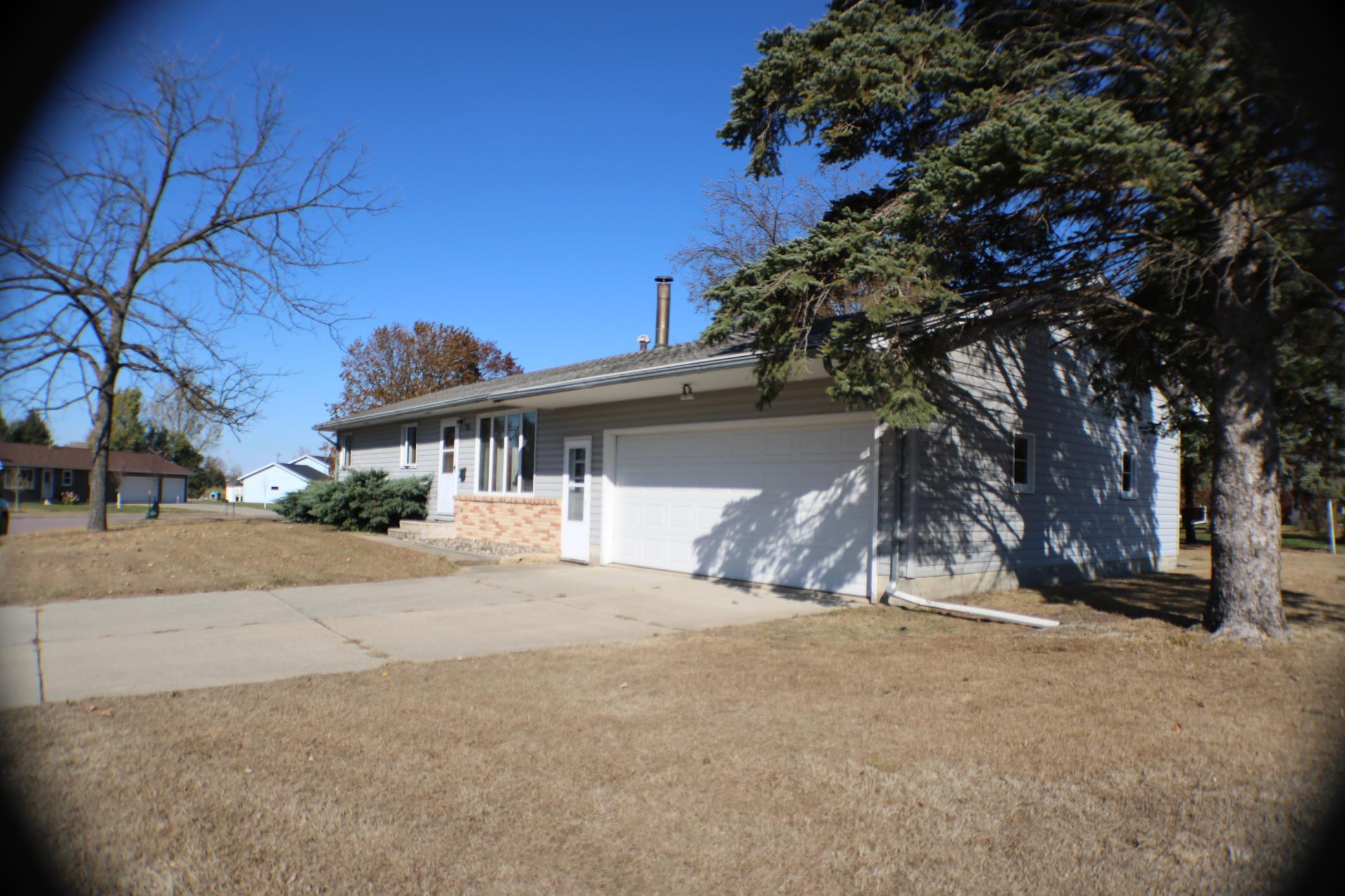 21 Circle Dr, Welcome, MN 56181