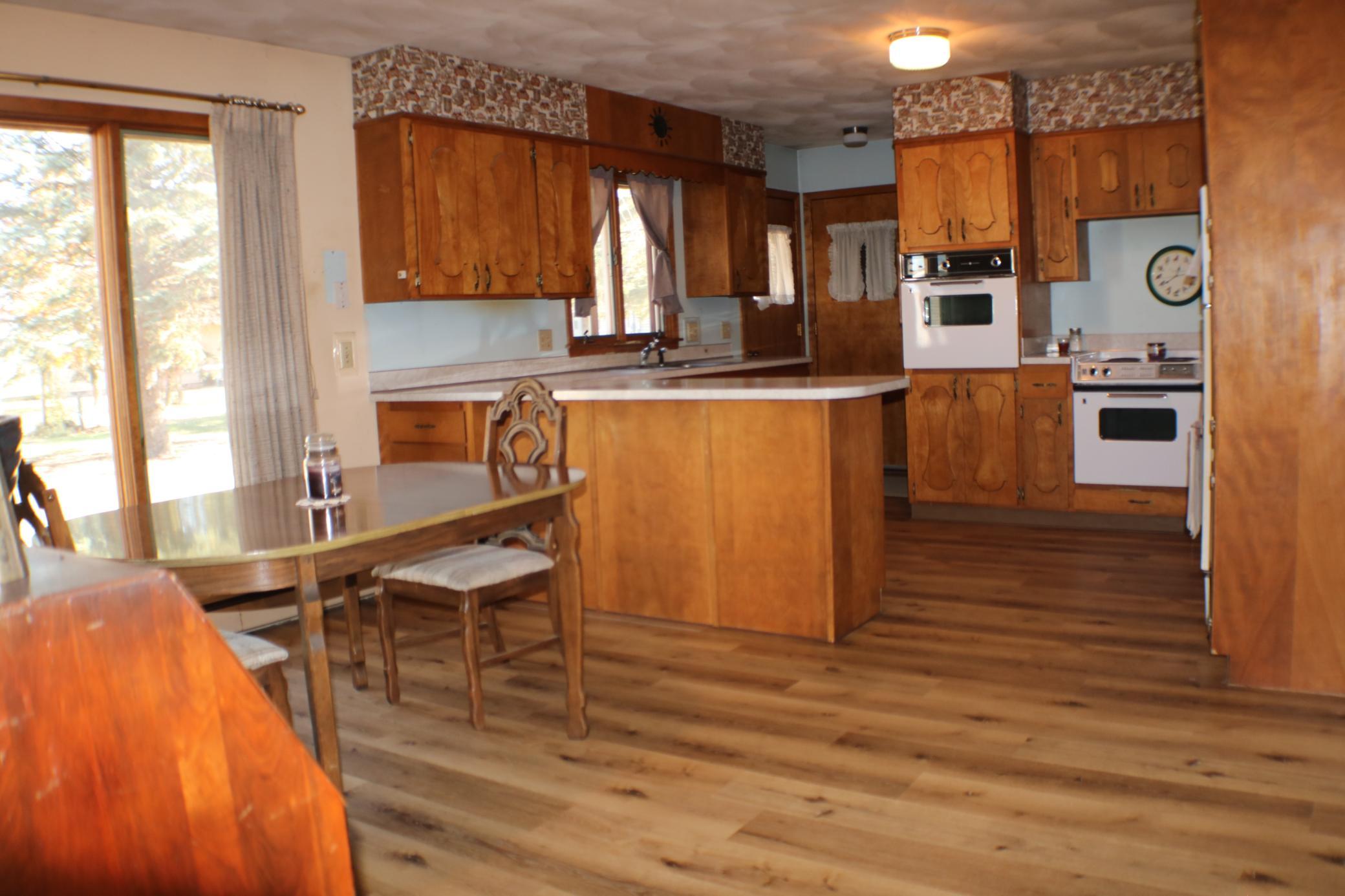 21 Circle Dr, Welcome, MN 56181