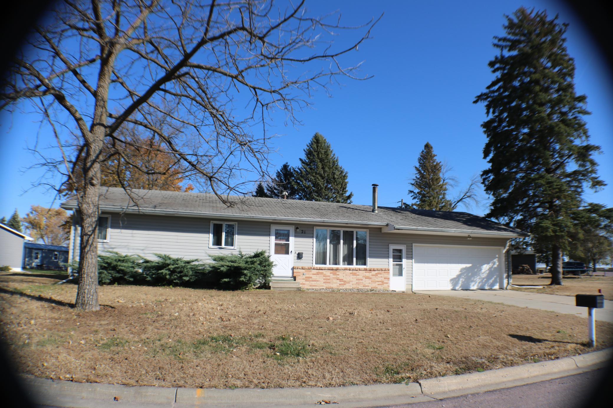 21 Circle Dr, Welcome, MN 56181