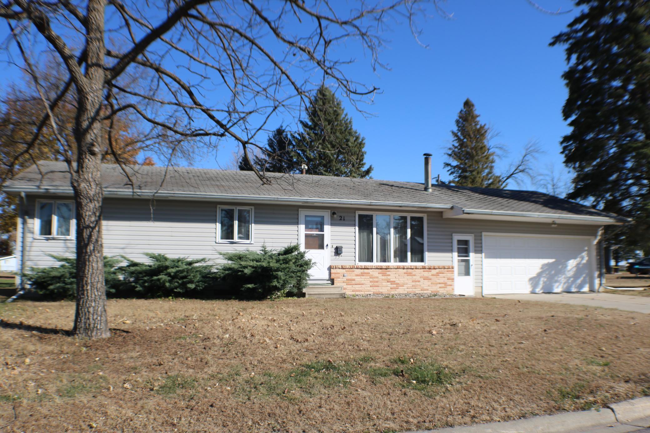 21 Circle Dr, Welcome, MN 56181