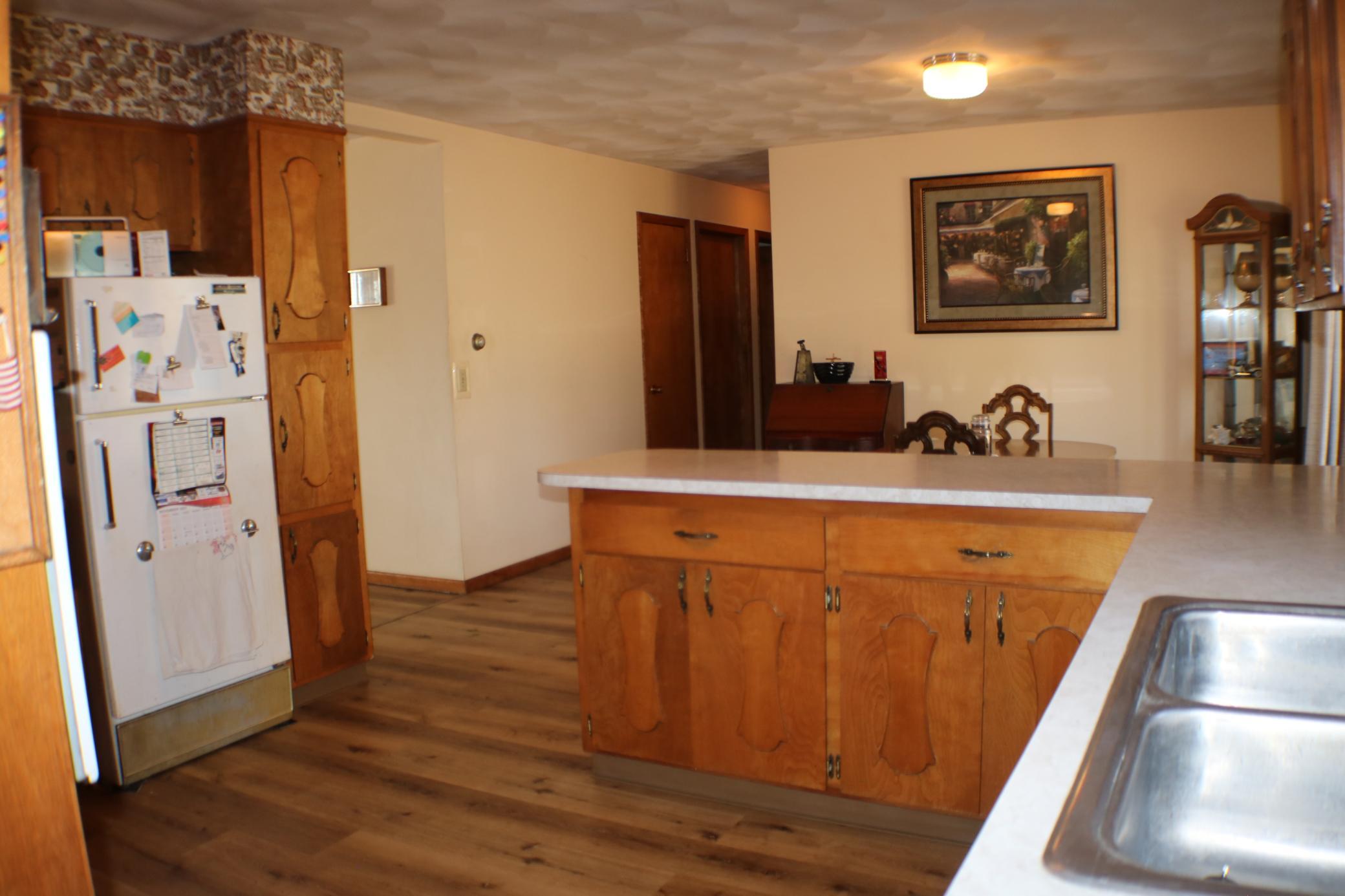 21 Circle Dr, Welcome, MN 56181