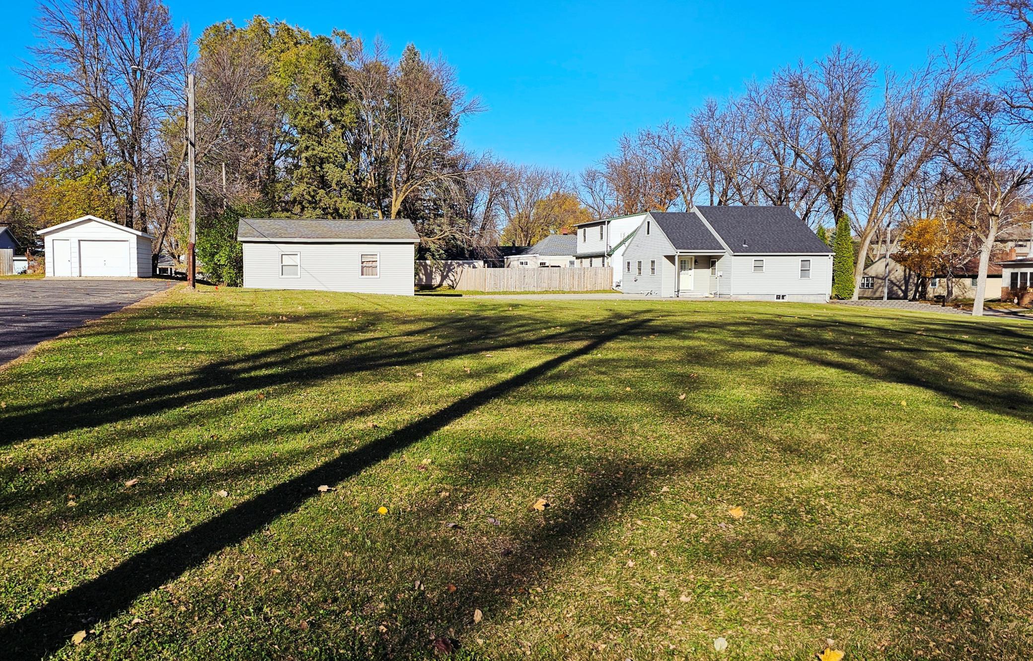 421 13th St SE, Willmar, MN 56201
